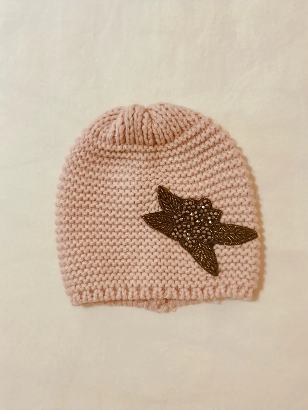 David and Young Blush Pink Sequined Floral Leaf Patch Chunky Knit Beanie Hat OS